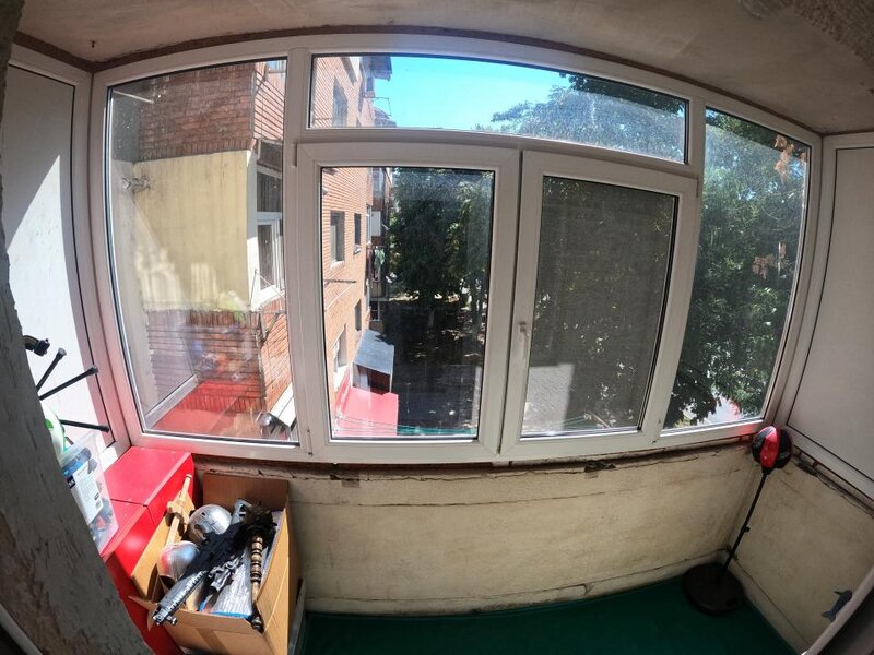 Doua camere decomandat, renovat, etaj 2/4, complet mobilat.