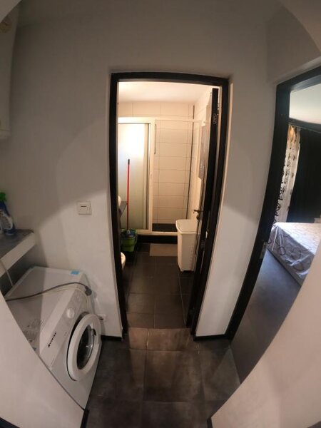 Doua camere decomandat, renovat, etaj 2/4, complet mobilat.